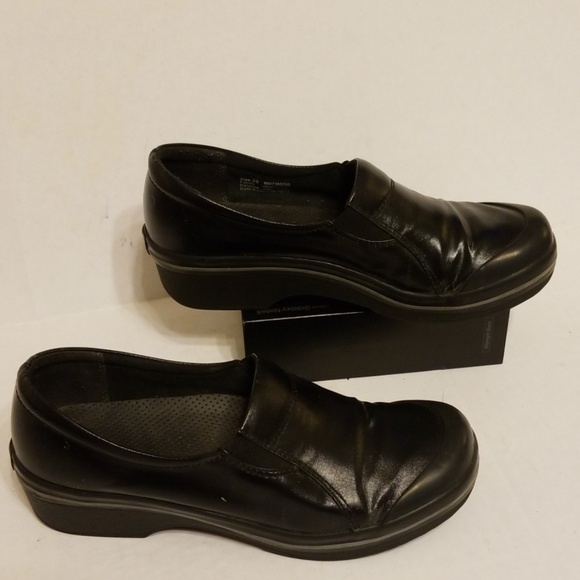 dansko black womens shoes